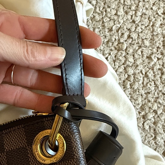 FINAL,! EUC Louis Vuitton South Bank Besace . Used for a month and then stored - Picture 3 of 8